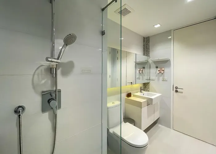 Near Bts L Fully Furnis L Pool And Sauna *